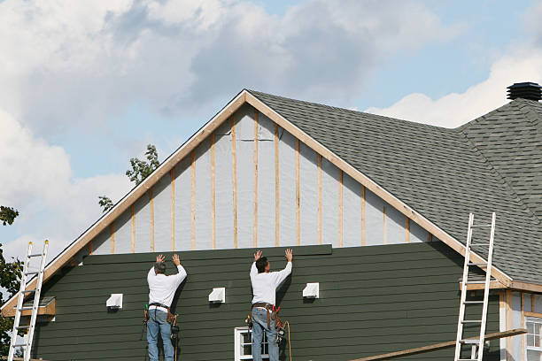 Professional Siding Contractor technician working in Danvers, IL